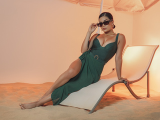 Girls just wanna have sun