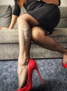 JessicaLLo red heels photo 10154335