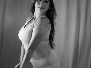 B&W