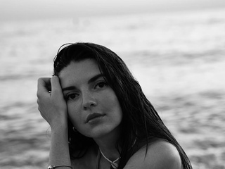 SURF GIRL