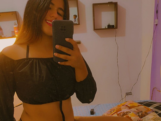 little Lia is very naughty today! 😇😋😍