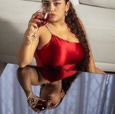 Layla-bigboobs