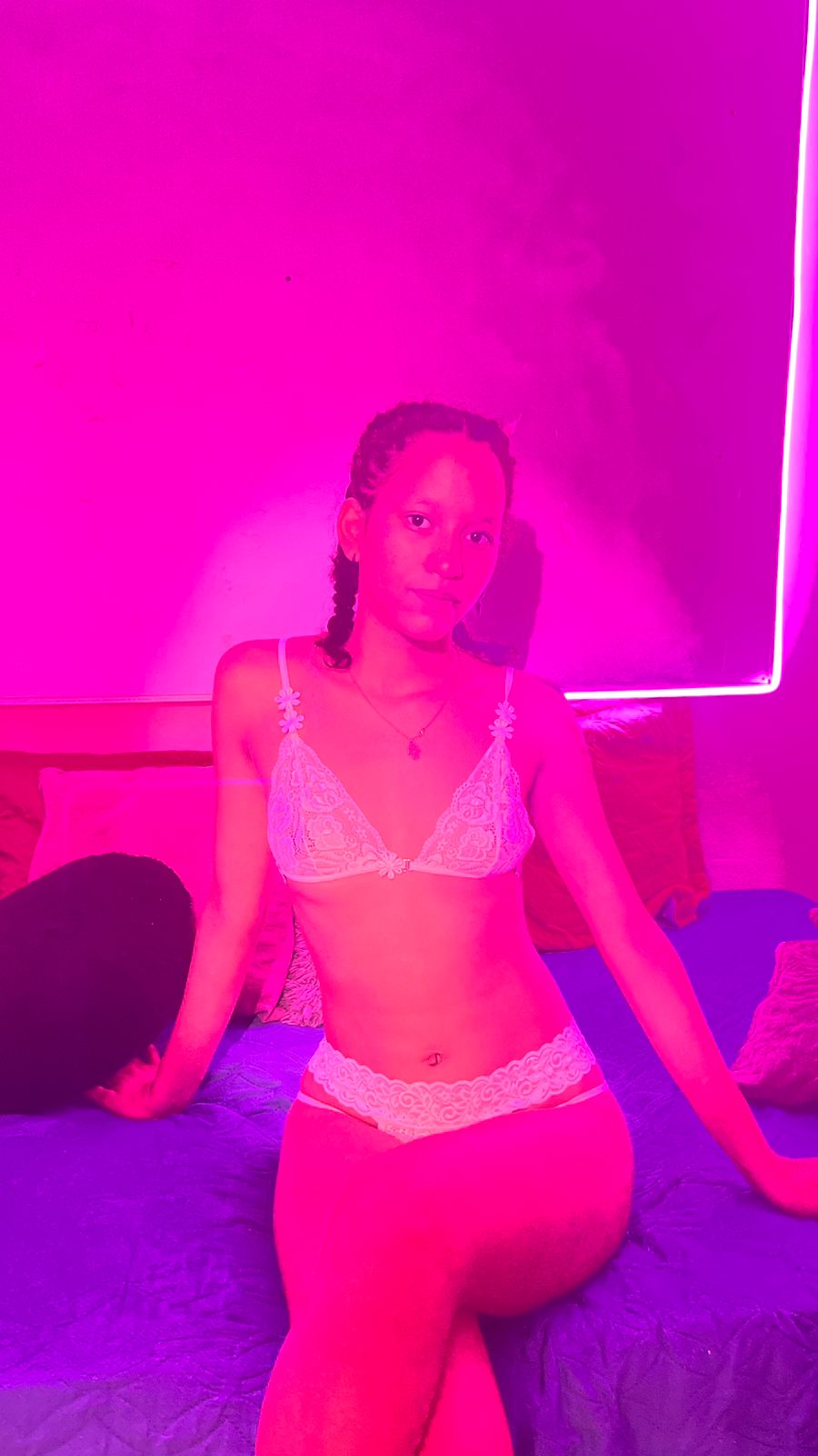 LAURA-SMIITH cute image: 1