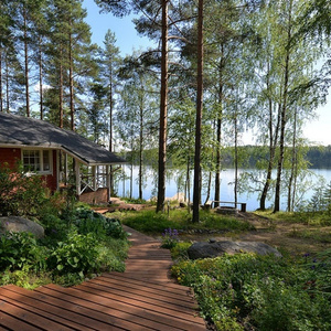 Дом в уединенном месте (House in a secluded place)