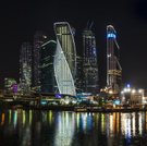 Запустить эфир, на фоне панорамных окон в Москва сити