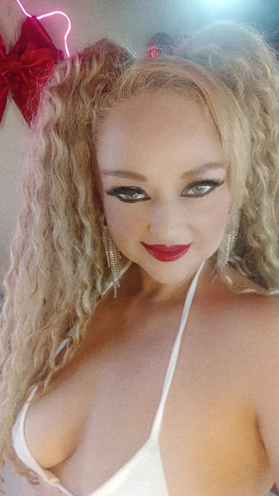 Aleja_Fox Ready to play with me ? image: 2