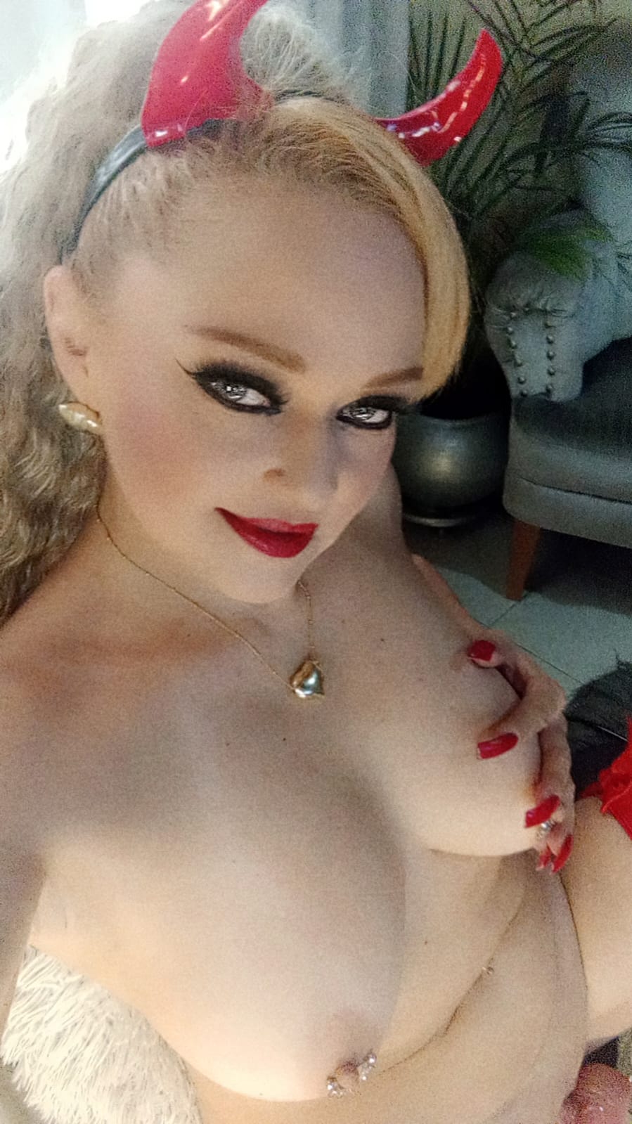 Aleja_Fox Pleasure for blondie devil 🔥🔥 image: 1