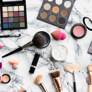 I ADORE MAKE UP!!