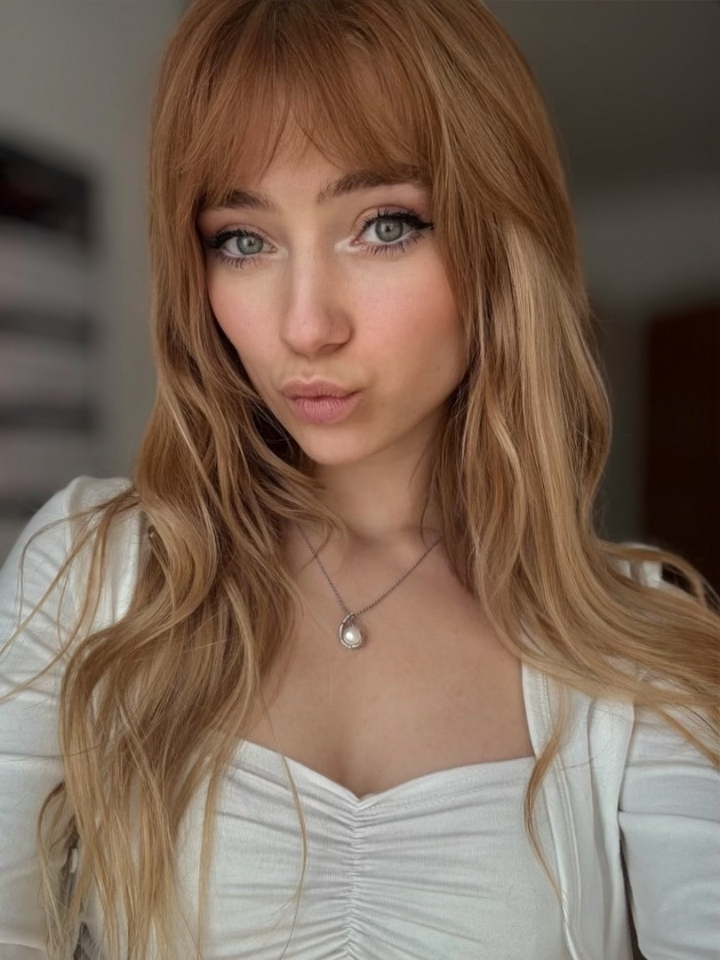 LuciaLovely BABE image: 1