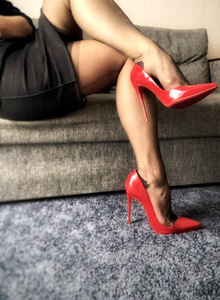 JessicaLLo red heels photo 10154336