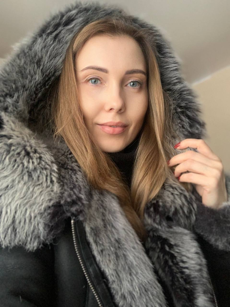 RussellTara I like to do shows in fur coats image: 2