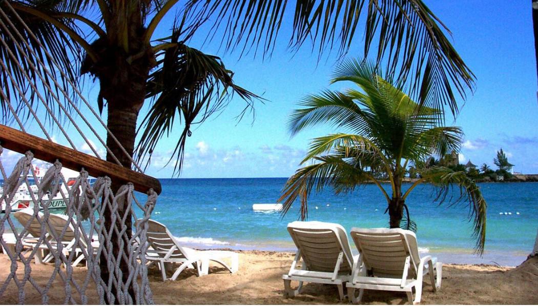 RussellTara In my free time I love to travel. I enjoy every minute spent by the sea. image: 2