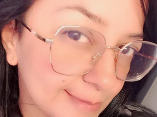 lucia_vonne_ in glasses