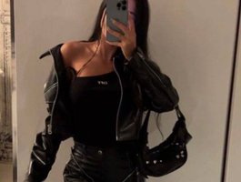 Live Sex Chat with agnes-moonie at BongaCams