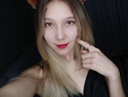 Live Sex Chat with FloraMoonlight at BongaCams