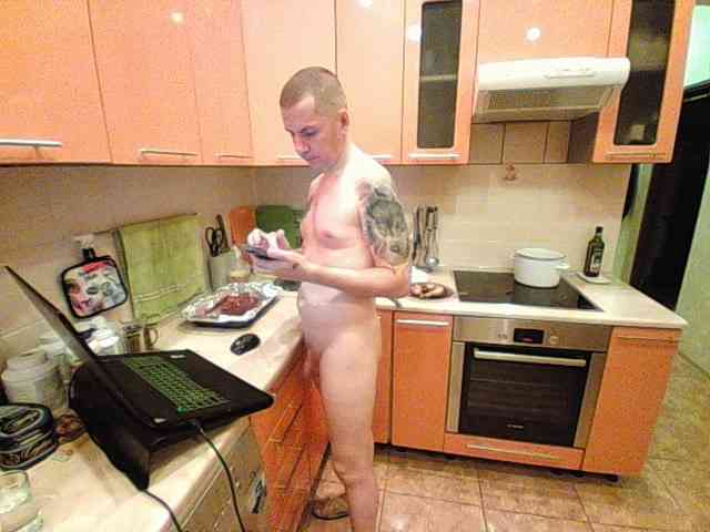 Naked_cook