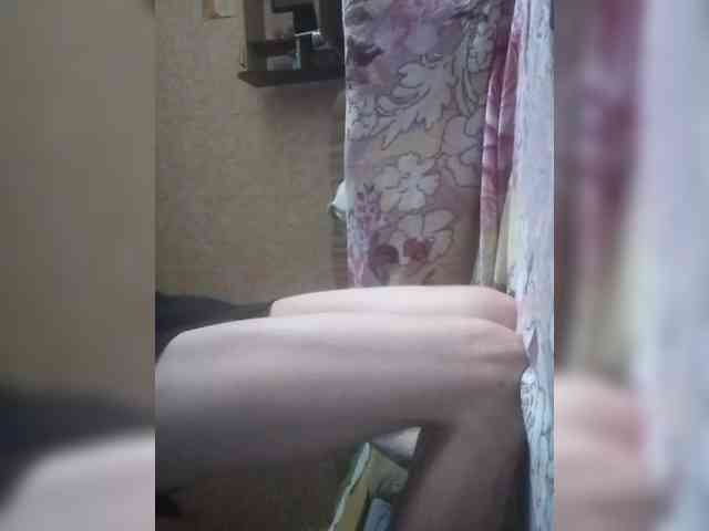 Sissy_boy_in_stocking
